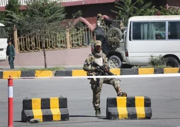 u-kabuli-bilya-posolstva-rosiyi-stavsya-vibukh-sotsmerezhi-publikuyut-video