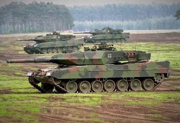 u-parlamenti-finlyandiyi-zaklikayut-uryad-pershimi-v-yevropi-pochati-postachannya-ukrayini-tankiv-leopard-2