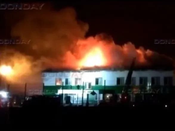 u-novocherkasku-povnistyu-zgorila-kazarma-150-oyi-diviziyi-zs-rf-roszmi