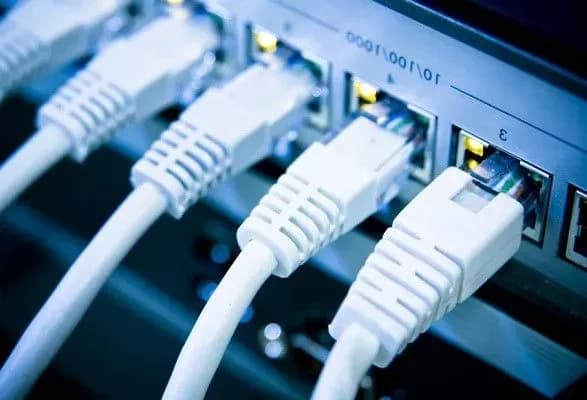 zabezpechat-internet-na-10-12-godin-pislya-vidklyuchen-svitla-provayderam-peredali-172-batareyi-sbl