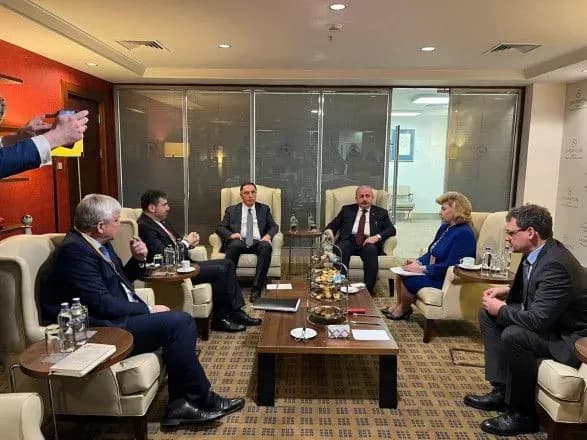 ombudsmeni-ukrayini-ta-rf-domovilisya-pro-obmin-40-polonenikh-sky-news