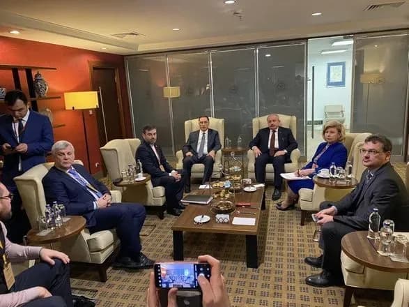 ombudsmeni-rosiyi-ta-ukrayini-obminyalisya-spiskami-polonenikh-na-zustrichi-u-turechchini