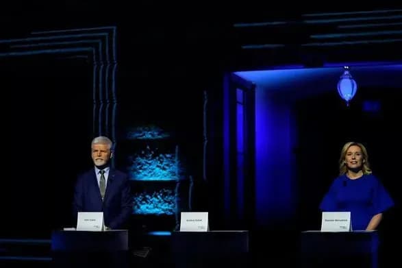 u-chekhiyi-startuvali-2-denni-vibori-prezidenta-z-8-pretendentami-ta-3-favoritami