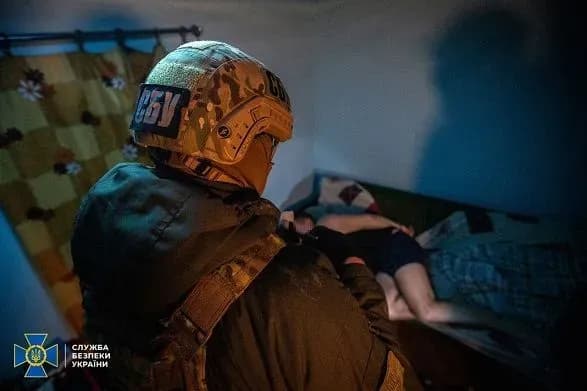 u-dnipri-zatrimali-7-rosiyskikh-koriguvalnikiv-pereviryat-na-prichetnist-do-udaru-po-9-poverkhivtsi