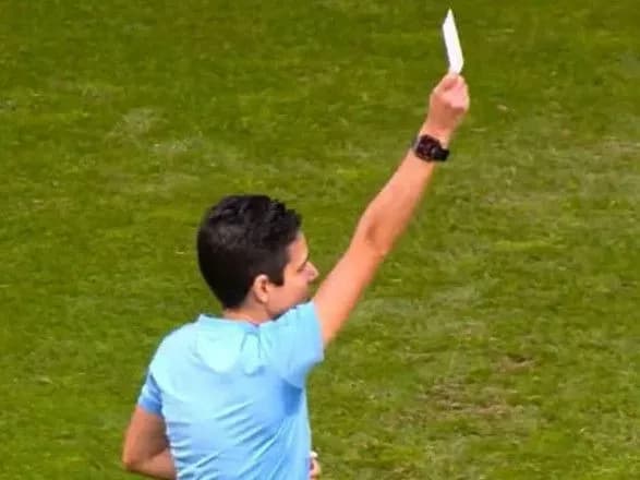 persha-bila-kartka-u-futboli-match-kubka-portugaliyi-mizh-zhinochimi-komandami-uviyde-v-istoriyu