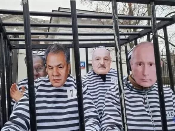 viyna-rf-proti-ukrayini-u-varshavi-vlashtuvali-performans-z-zaklikom-pidtrimati-tribunal-dlya-voyennikh-zlochintsiv