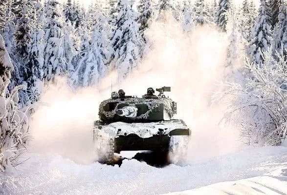 norvegiya-mozhe-peredati-ukrayini-do-vosmi-tankiv-leopard-zmi