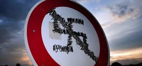 shveytsariya-maye-namir-zaboroniti-natsistsku-simvoliku