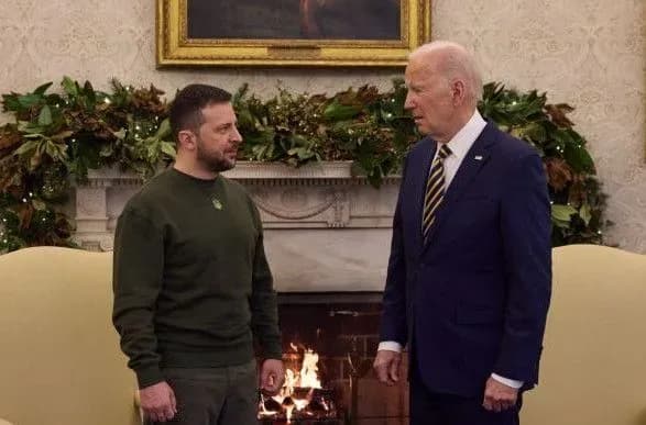 bayden-obgovorit-iz-zelenskim-zapiti-ukrayini-po-zbroyi-afp