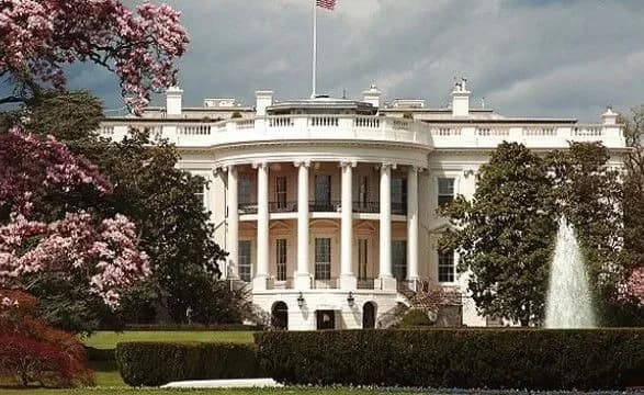 pishov-u-vidstavku-golovniy-ekonomichniy-radnik-baydena