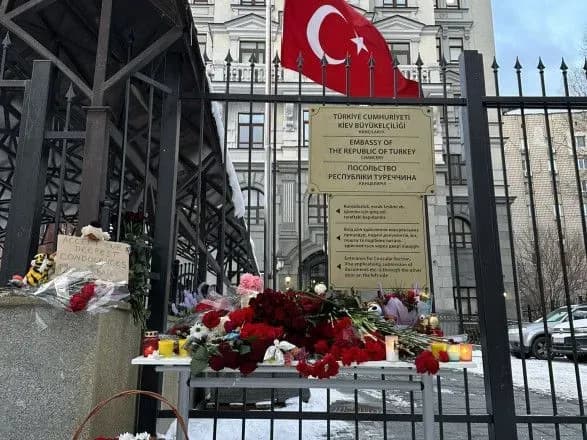 posol-turechchini-podyakuvav-ukrayintsyam-za-pidtrimku-ta-dopomogu