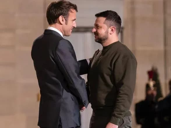 makron-nagorodiv-zelenskogo-ordenom-pochesnogo-legionu