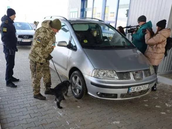 na-kordoni-z-rumuniyeyu-vidkrili-noviy-punkt-propusku-dyakivtsi-rakovets