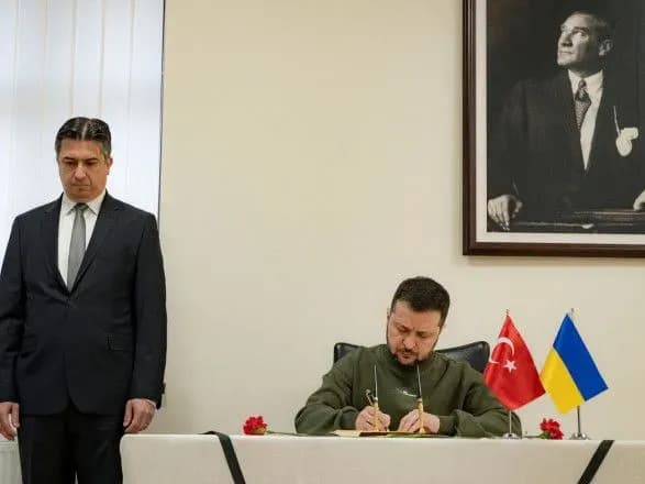 zelenskiy-vshanuvav-pamyat-zhertv-ruynivnogo-zemletrusu-v-turechchini