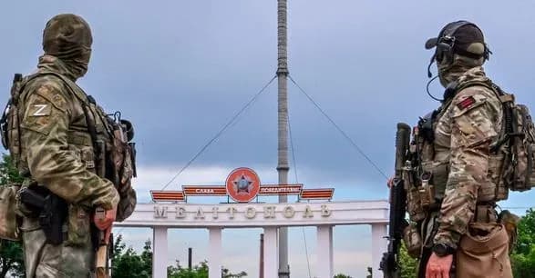 okupanti-posilyuyut-teror-v-melitopoli-v-misti-oblashtuvali-pyat-kativen-ta-zavezli-800-politseyskikh-mer