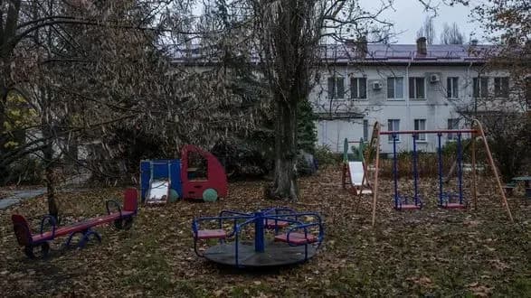 rosiya-utrimuye-blizko-6000-ukrayinskikh-ditey-dlya-perevikhovannya-yelskiy-universitet