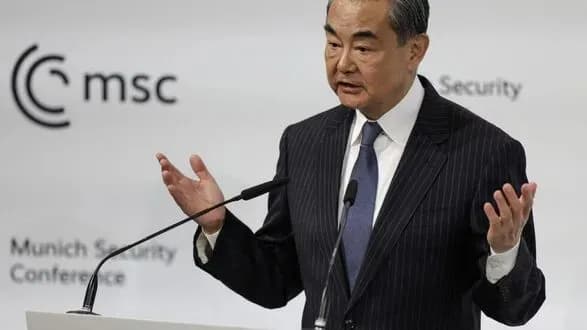 u-nebi-bagato-povitryanikh-kul-iz-riznikh-krayin-khochesh-spustiti-kozhnu-iz-nikh-pershiy-diplomat-kitayu-rozkritikuvav-ssha