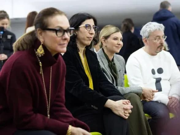 ministr-kulturi-ukrayini-ta-frantsiyi-a-takozh-persha-ledi-vidvidali-tsentralnu-biblioteku-im-t-g-shevchenka