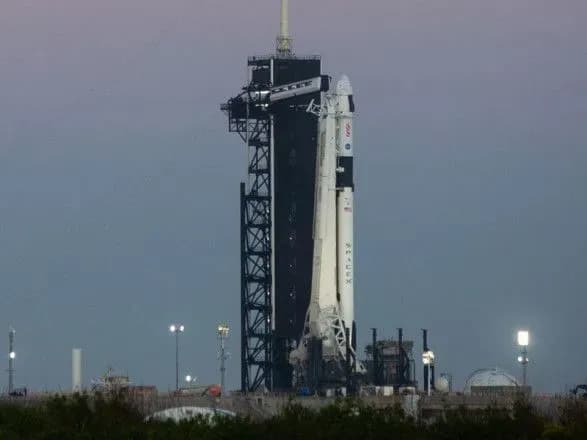 spacex-i-nasa-vidpravlyat-noviy-ekipazh-kosmonavtiv-na-mks