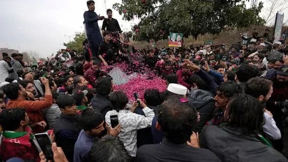 pakistanskiy-sud-ukhvaliv-zaareshtuvati-kolishnogo-premyer-ministra-imrana-khana