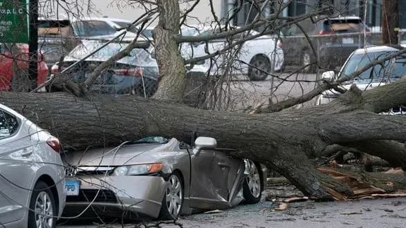 schonaymenshe-13-lyudey-zaginuli-cherez-silni-shtormi-yaki-prinesli-tornado-ta-poveni-v-ssha