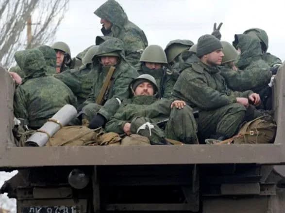 ozbroyeni-sapernimi-lopatami-rodom-z-19-stolittya-rf-robit-stavku-na-blizhni-boyi-rozvidka-britaniyi