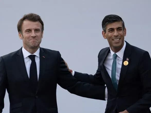 makron-i-sunak-na-samiti-govoritimut-pro-navchannya-i-zbroyu-dlya-ukrayini