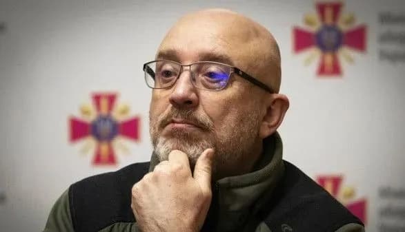 vin-vidpraviv-yikh-na-kh-y-zmi-pro-zukhvalu-vidpovid-reznikova-na-propozitsiyu-rosiyi-pro-kapitulyatsiyu-ukrayini