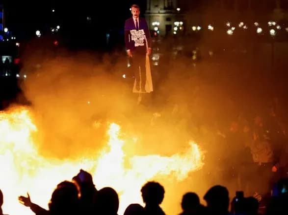 u-frantsiyi-prodovzhuyutsya-protesti-cherez-pensiynu-reformu