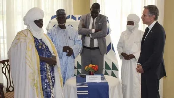 blinken-pid-chas-vizitu-do-nigeru-zayaviv-scho-zakhid-mozhe-zaproponuvati-sakhelyu-bilshe-nizh-rosiya