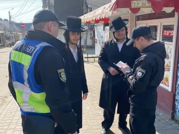 na-cherkaschinu-priyizhdzhayut-palomniki-khasidi-pravookhorontsi-zabezpechuyut-bezpeku-ta-poryadok