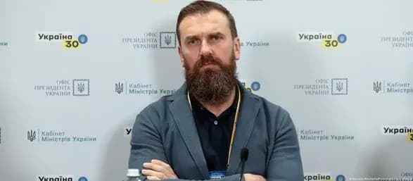 ne-vcheniy-ne-pedagog-lyudina-z-sumnivnimi-zvyazkami-ta-premiyeyu-vid-tabachnika-ekspert-pro-ministra-osviti-oksena-lisovogo