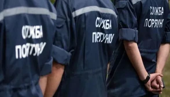 pereyizdili-richku-na-avto-i-zastryagli-na-lvivschini-troye-zhinok-ta-ditina-opinilis-u-vodyaniy-pasttsi