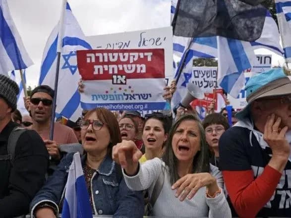 biliy-dim-vidpoviv-na-zvinuvachennya-sina-netanyakhu-pro-rol-ssha-u-protestakh