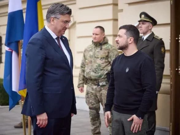 posilennya-tisku-na-rf-stvorennya-spetstribunalu-ta-gumanitarne-rozminuvannya-zelenskiy-zustrivsya-z-premyerom-khorvatiyi