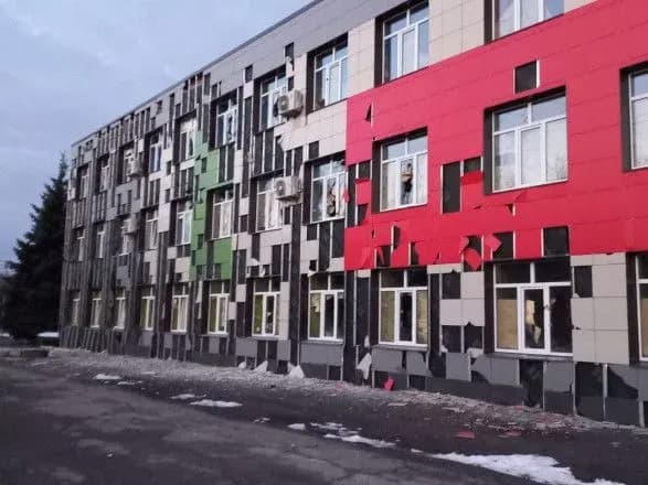 vorog-znovu-obstrilyav-avdiyivku-poshkodzheno-budinok-kulturi