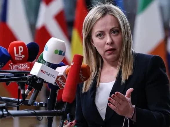 italiytsiv-planuyut-shtrafuvati-za-vikoristannya-inozemnikh-sliv-v-ofitsiynikh-povidomlennyakh-na-sumu-do-100-000-yevro