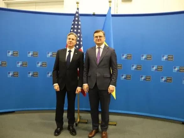 obminyalisya-dumkami-naperedodni-samitu-nato-kuleba-zustrivsya-z-blinkenom-u-bryusseli