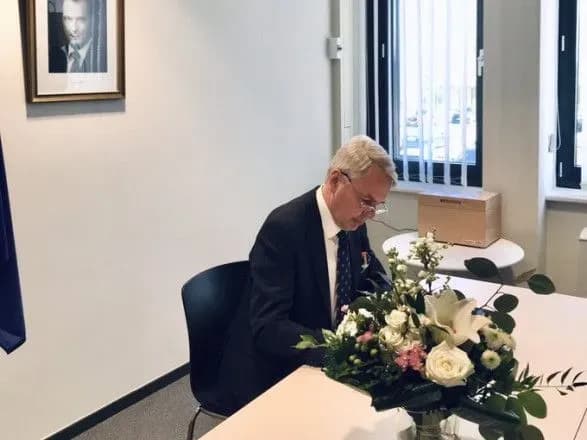 golova-mzs-finlyandiyi-pidpisav-dokument-pro-vstup-krayini-do-nato