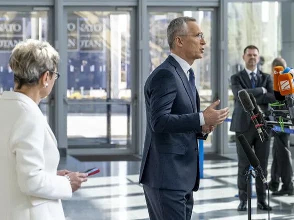 na-komisiyi-ukrayina-nato-obgovoryat-pidtrimku-ukrayini-u-viyni-ta-start-roboti-nad-programoyu-spivpratsi-stoltenberg