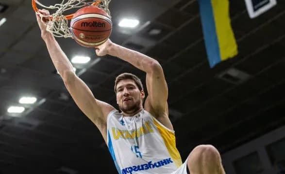 basketbolist-kravtsov-stav-gravtsem-ittikhada