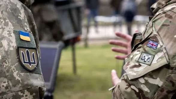 britanski-soldati-zvorushlivo-proveli-ukrayintsiv-yaki-zavershili-navchannya