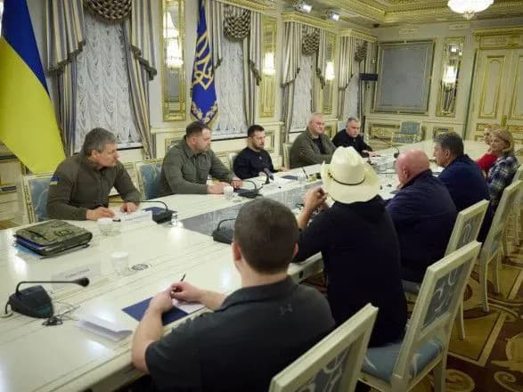 prezident-ukrayini-ta-opu-zustrilisya-z-delegatsiyeyu-senatu-ssha-obgovorili-napryami-dopomogi-z-boku-ameriki