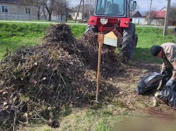 na-kiyivschini-choloviku-vidrizalo-ruku-drobilkoyu