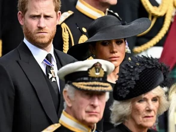 prints-garri-vidvidaye-koronatsiyu-charlza-megan-zalishitsya-v-kaliforniyi