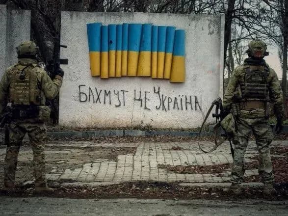 rosiyani-ne-mozhut-vzyati-bakhmut-pid-povniy-kontrol-minoboroni