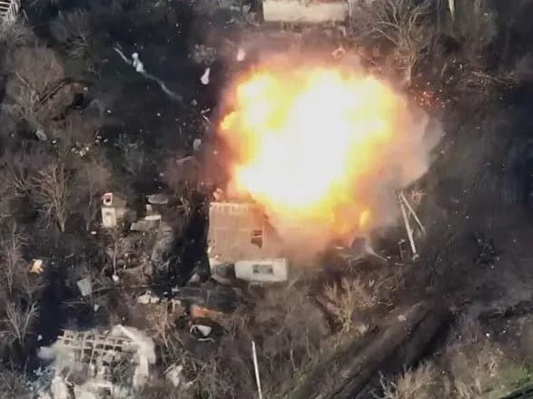 na-bakhmutskomu-napryamku-yakisno-vidpratsyuvali-po-vorozhomu-skladu-bk-sirskiy-pokazav-video