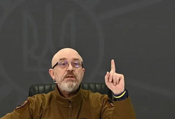 zakhist-neba-bronovaniy-kulak-zabezpechennya-boyepripasami-reznikov-pro-prioriteti-pered-novim-ramshtaynom