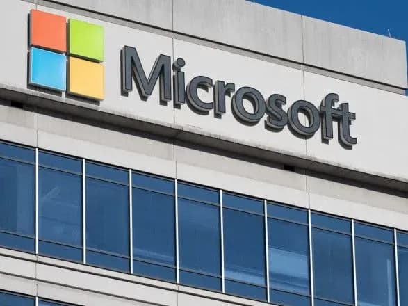 microsoft-rozroblyaye-vlasniy-chip-na-osnovi-shtuchnogo-intelektu