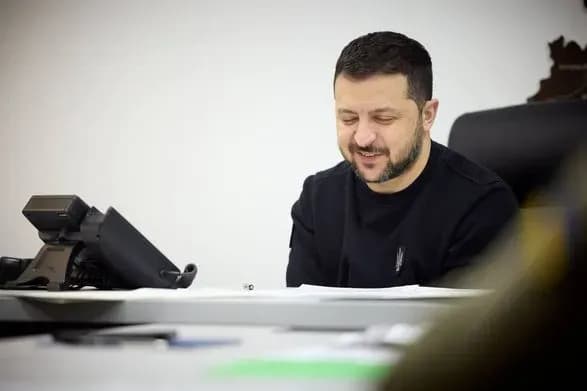 zelenskiy-obgovoriv-zi-spikerom-kongresu-ssha-posilennya-sanktsiy-proti-rf-ta-znizhennya-steli-na-rosiyski-naftu-ta-gaz